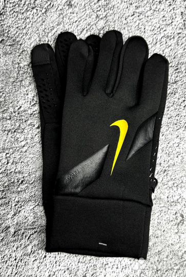 Перчатки Nike для активной жизни в зиме