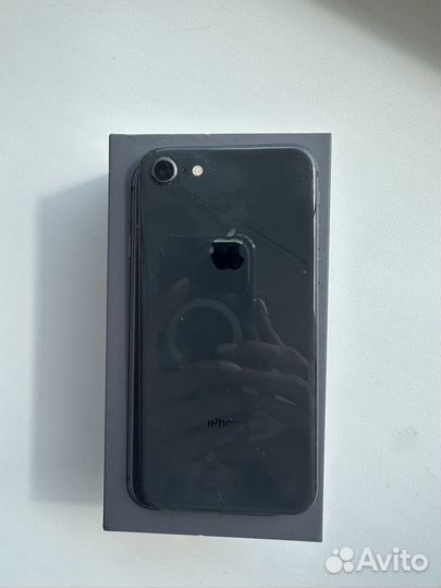 Телефон iPhone 8 64 gb