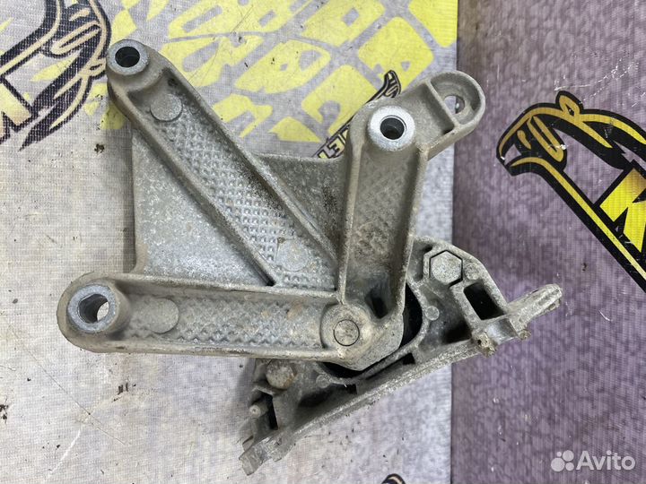 Кронштейн опоры кпп Подушка Ларгус Рено К4М К7М