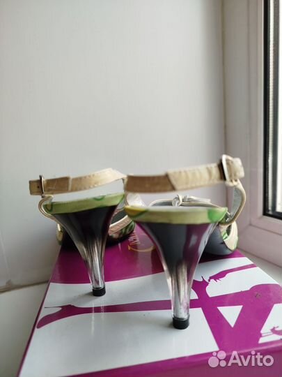 Босоножки женские