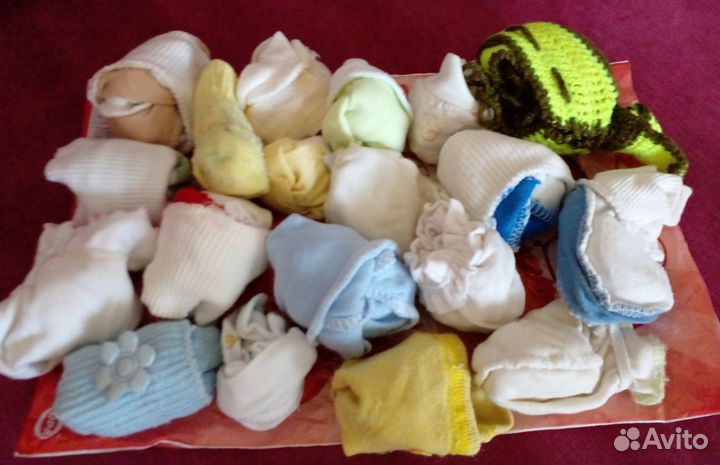 Шапочки, чепчики, носочки и царапки на мальчика