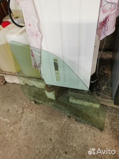 Стекло передней правой двери nissan cube z10