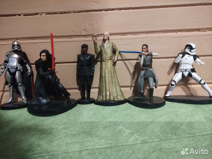 Фигурки звёздные войны и монстрики