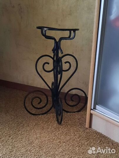 Кованная подставка для цветов