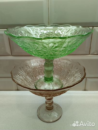 Вазы на ножке фруктовницы. Цветное стекло. СССР