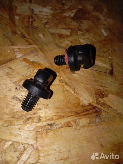 Винт крепления боковой крышки SsangYong Kyron