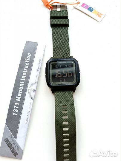 Стильные электронные часы