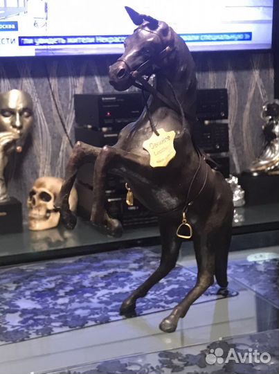 Конь из кожи