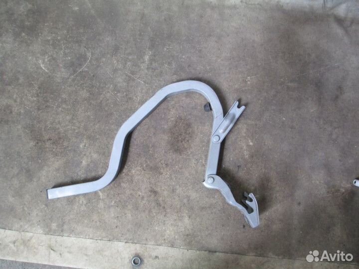 Петля крышки багажника Hyundai Accent II (+тагаз)