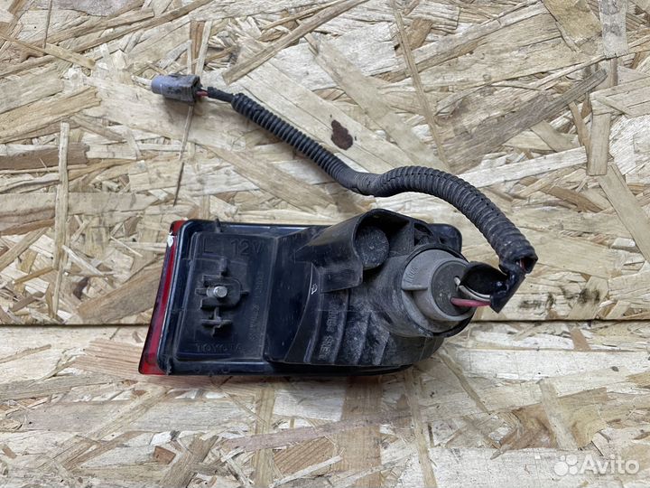 Фонарь бампера задний левый Toyota Prado 120