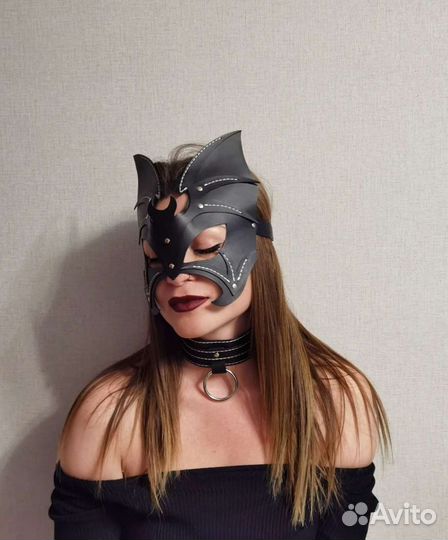 Карнавальная кожаная маска (на Хеллоуин)