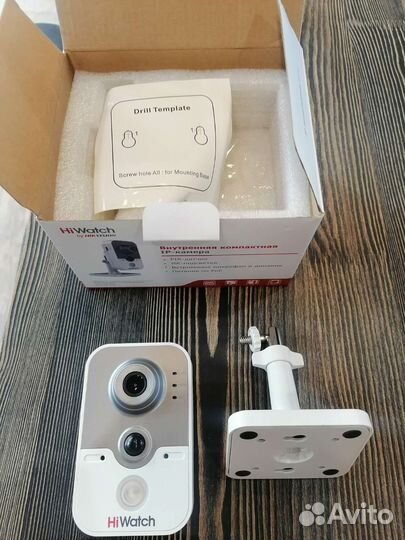 Камера Hikvision IP HiWatch ds-l114w