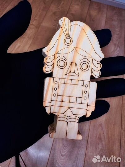 Щелкунчик деревянный