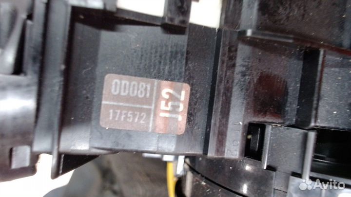 Переключатель поворотов и дворников Toyota Yaris