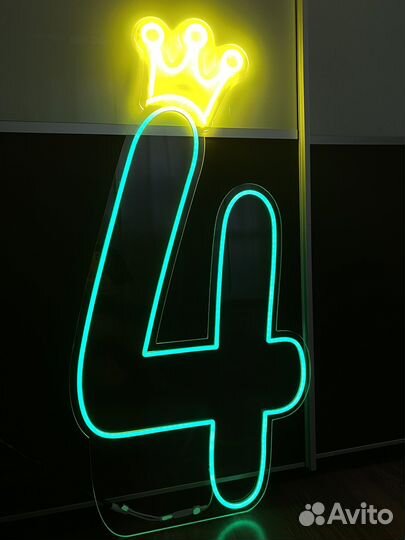 Неоновая вывеска цифра 4