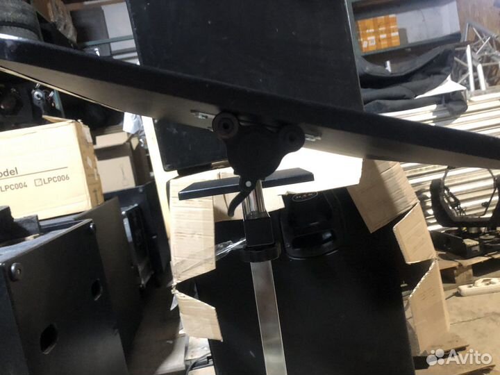 Стойка, проектор, ноутбук