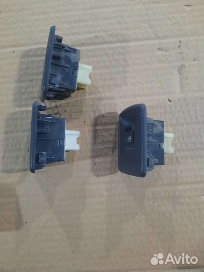 Кнопка стеклоподъемника на renault logan 2