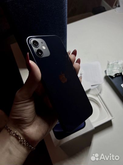 iPhone 12, 64 ГБ
