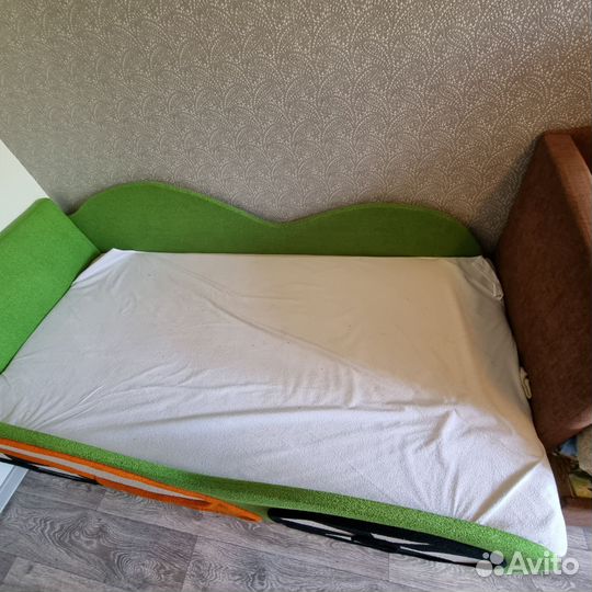 Диван тахта машина