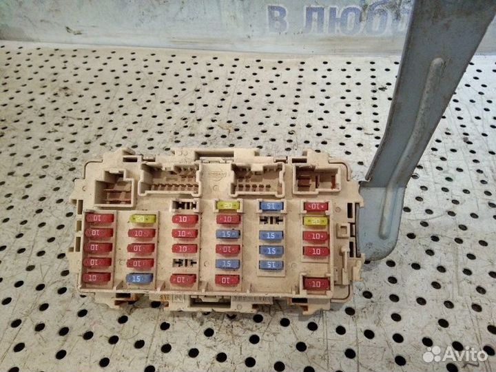 Блок предохранителей (в салон ) Nissan X-Trail Т30