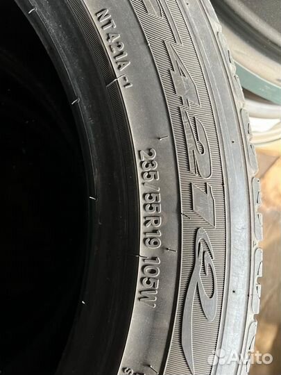 Nitto NT421Q 235/55 R19