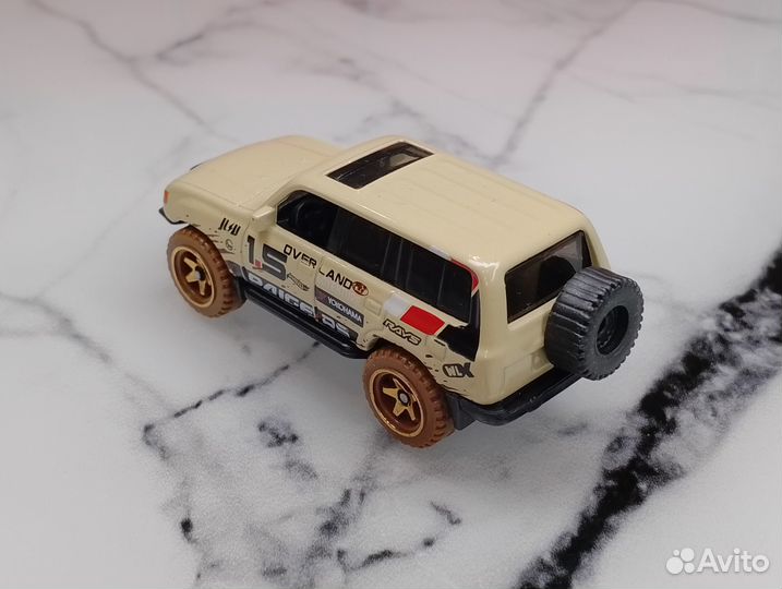 HotWheels. Джип Toyota Land Cruiser 80