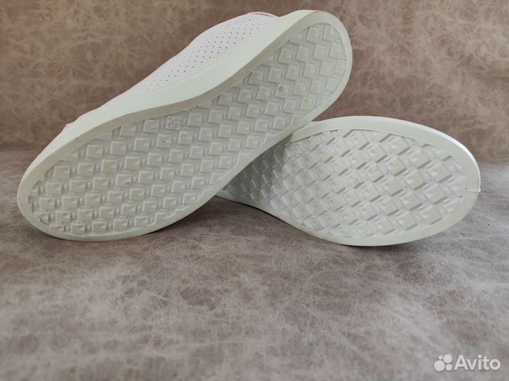 Полуботинки для девочки 34 размер новые