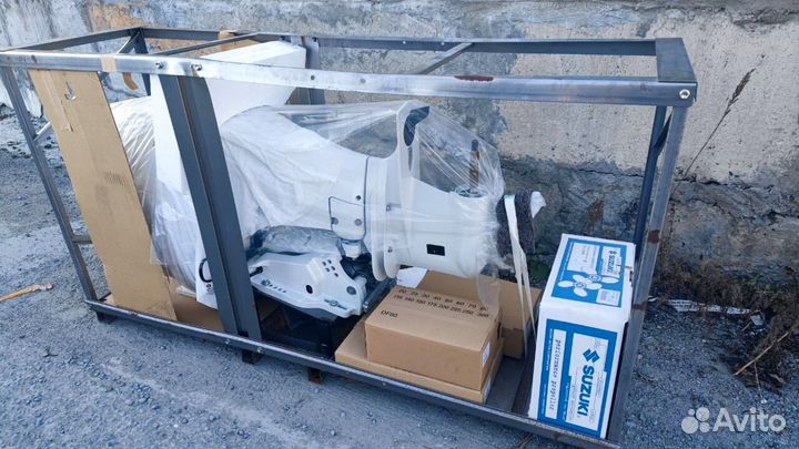 Мотор лодочный Suzuki DF100BTL белый в наличии