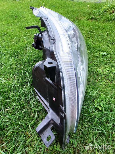Галогеновые фары Toyota verso