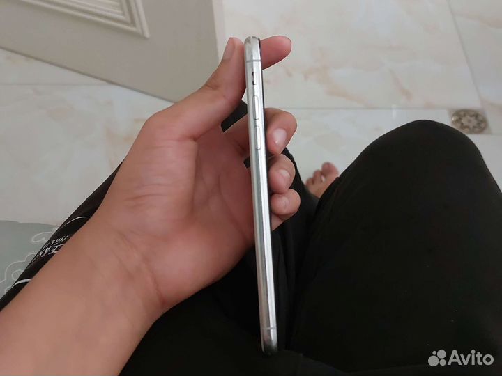 Телефон iPhone x