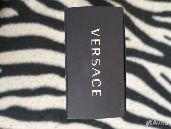 Коробка от оригинальной туалетной воды versace