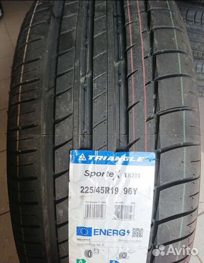 Triangle TH201 225/45 R19 92V