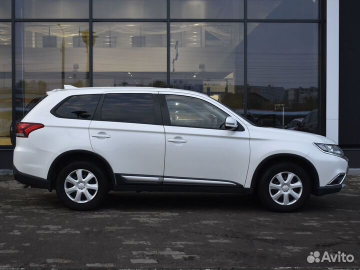 Mitsubishi Outlander 2 CVT, 2017, 123 460 км