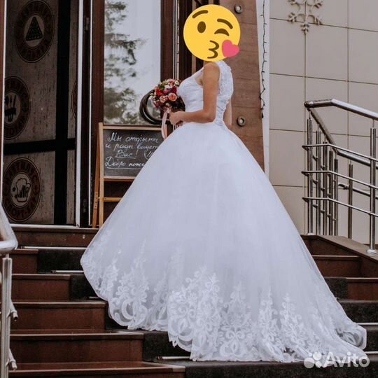 Свадебное платье со шлейфом