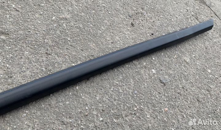 Молдинг стекла задней правой двери Focus 3