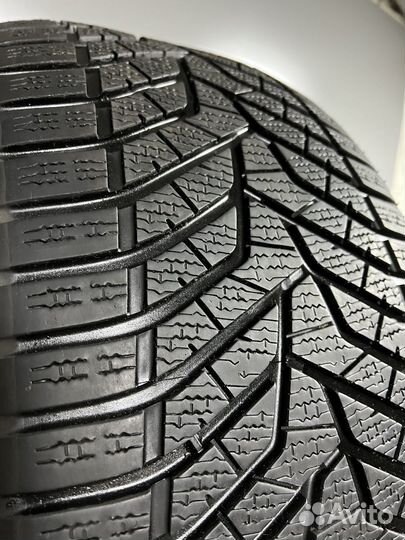 Yokohama BluEarth Winter V905 285/35 R21 и 325/30 R21