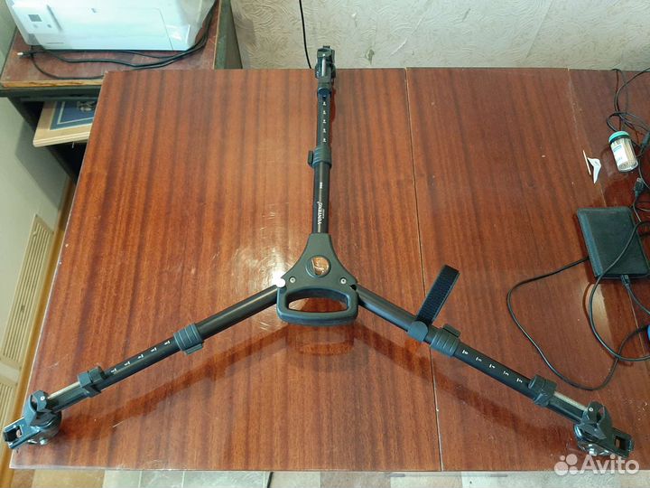 Трипод для штатива на колесах