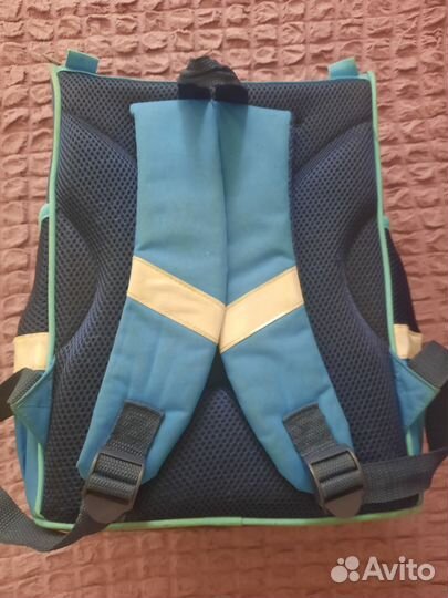 Отдам бесплатно портфель для начальных классов