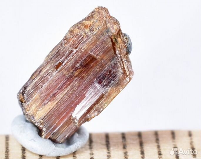 Рутил. Природный кристалл