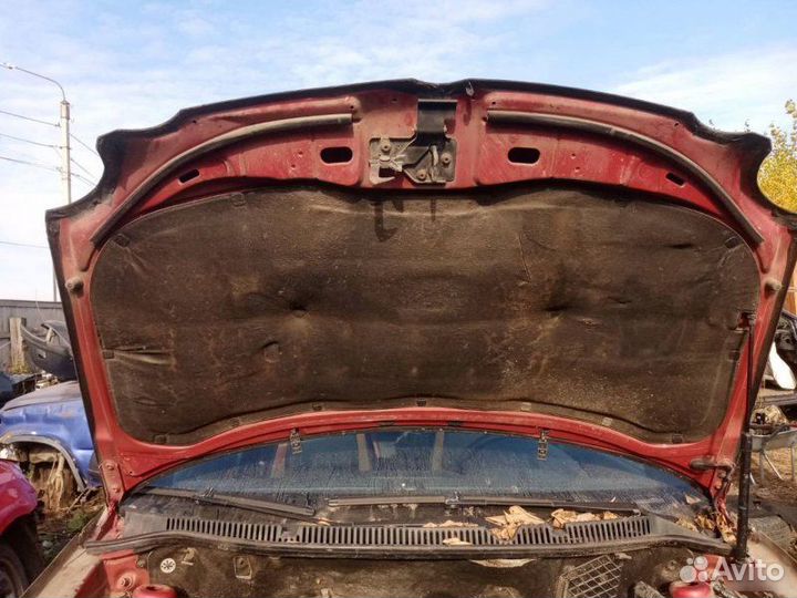 Капот Volkswagen Polo 4 2005