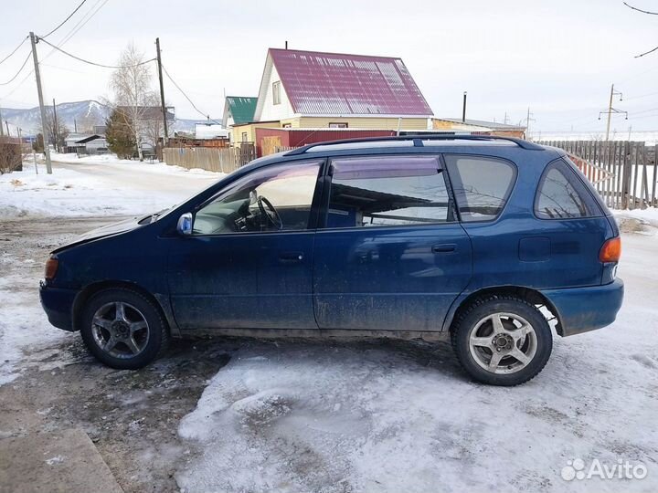 Toyota Ipsum 2.0 AT, 1999, 350 000 км