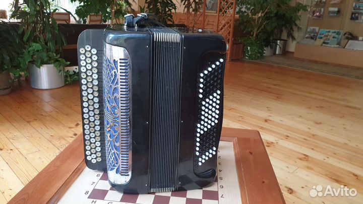 Баян московский заказной цельнопланочный