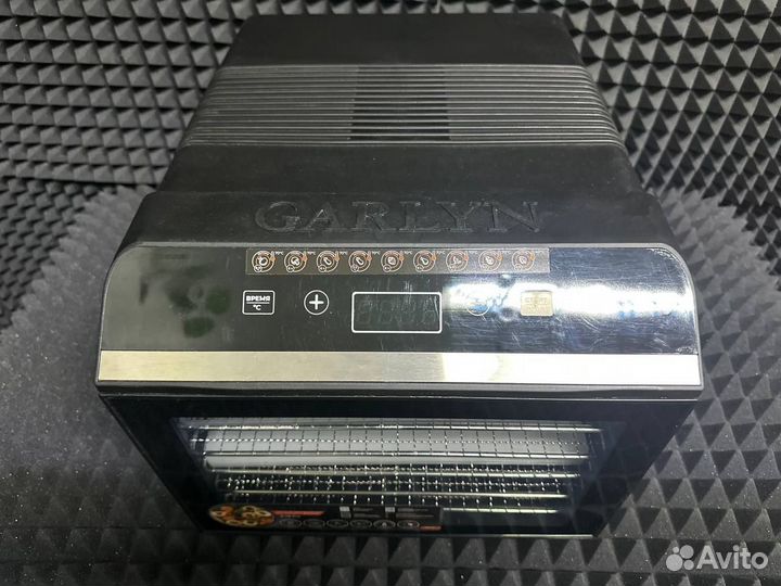 Сушилка для овощей и фруктов Garlyn D-06 Pro