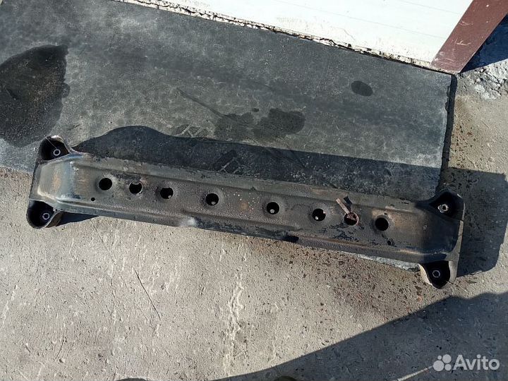 Балка под кпп Mitsubishi pajero IV