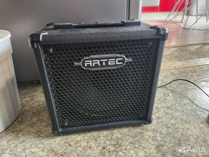Басовый комбик Artec Cubix B2