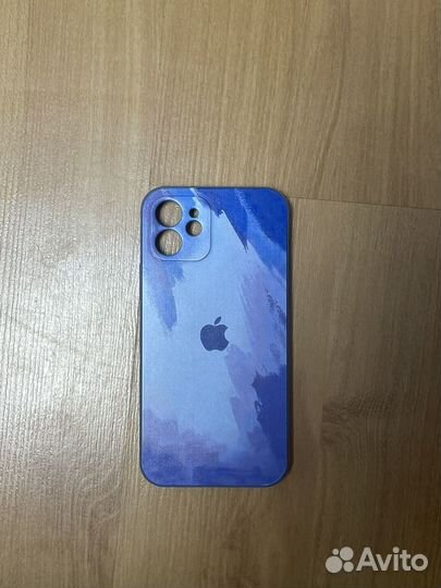 Чехол на iPhonе 12