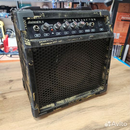 Комбо-усилитель Комбо-усилитель