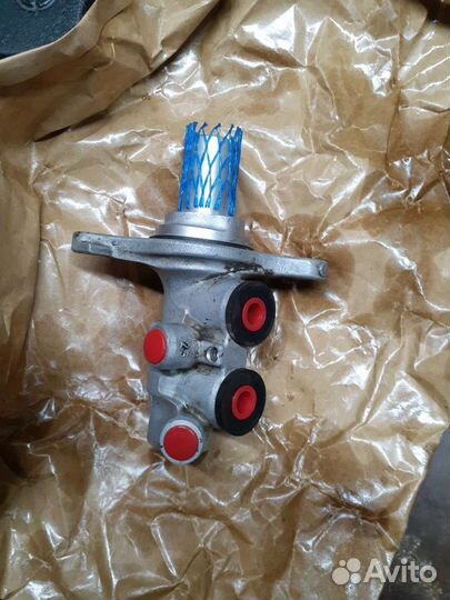 Главный тормозной цилиндр цилиндр