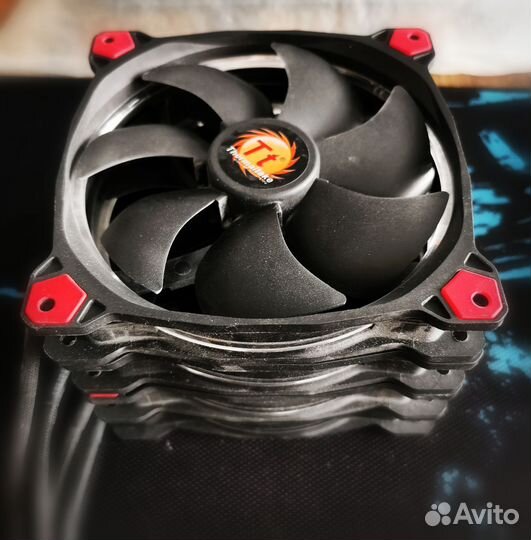 Корпусные вентиляторы Thermaltake Riing LED Red