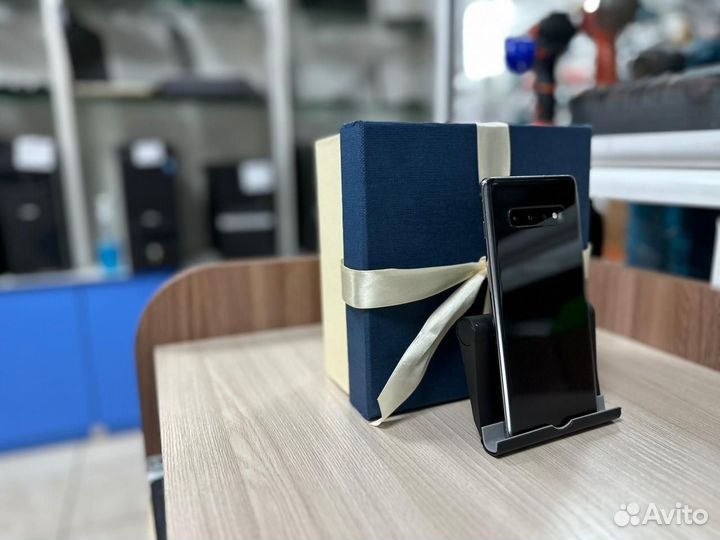 Смартфон Samsung Galaxy S10+ art124521